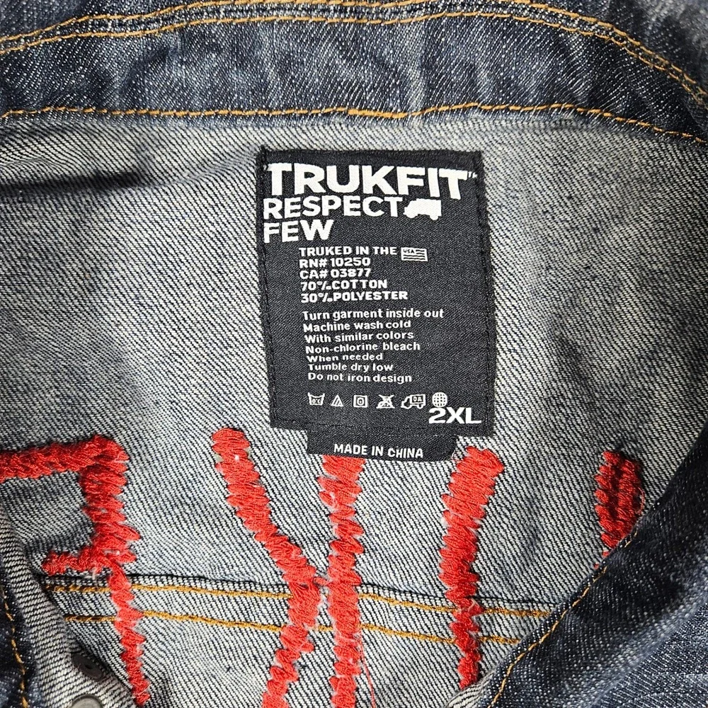 Trukfit Mens 2XL Studded Denim Vest Dark Wash Skateboarder Graphic Back Print - Picture 5 of 5